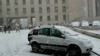 Neve a Roma 12 febbraio 2010 nel bel mezzo della bufera [upl. by Atenaz76]