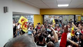 Les Dragons accueillis en héros à laéroport de Perpignan [upl. by Maegan]