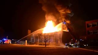 Feuer Turnhalle Haupt und Realschule Lehrte mit Durchzündung [upl. by Herzog]