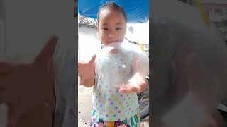 Aminin mo ginawa mo rin ito noong kabataan mo😁cute playballoons toddlerslife shorts [upl. by Ahseela]