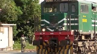 Karachi Express  Entering Lahore Cantt Station  Pakistan Railways kidcoTrains ​ [upl. by Mullins]