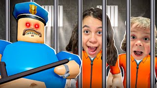 SARAH E ELOAH TENTARAM ESCAPAR DO POLICIAL  Barrys Prison Run  Roblox [upl. by Madi]