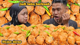 TAHU KRISPI DI MAKAN DENGAN KUAH AIR HUJAN MALAH MAKIN ENAK [upl. by Eizzil]