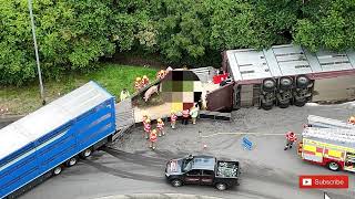 ACCIDENT AS LORRY OVERTURNED ON ROUNDABOUT WITH LIVESTOCK AT STUSTON A143 6 PIGS DEAD [upl. by Ailam]