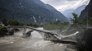 Mindestens zwei Tote nach Erdrutsch in der Schweiz [upl. by Horodko]