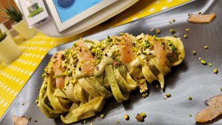 Tagliatelle con crema di parmigiano al pistacchio e salmone affumicato per bimby TM6 TM5 TM31 TM21 [upl. by Nnayar]