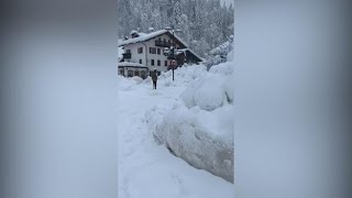 Maltempo Belluno oltre un metro di neve a Falcade nel cuore delle Dolomiti [upl. by Cryan]