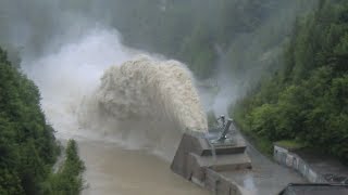 Hochwasser Steyr Staumauer Klaus Schleuse voll geöffnet Juni 2013 c [upl. by Enaoj]