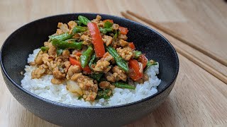 Poulet thaï épicé avec basilic  Recette FACILE ET RAPIDE [upl. by Wight]