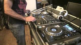 DJ LESSON WHATS THE BEST TIME TO BRING THE NEXT TUNE IN TO THE MIX [upl. by Fong]