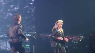 David Hallyday et Sylvie Vartan  Quelque chose de Tennessee  Paris  12112024 [upl. by Hank]