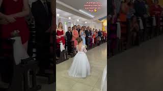 A entrada da noivinha mais fofa que você vai ver hoje 🥰casamento [upl. by Faunia]