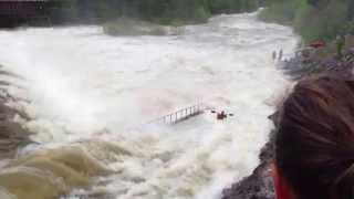 Kayaker gets DESTROYED at Ocoee Grumpys entrance ramp in high water [upl. by Nnahoj438]