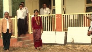 Birmanie Aung San Suu Kyi élue députée selon son parti [upl. by Eceerahs]