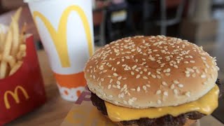 米マクドナルドでO157の集団食中毒 1人死亡10人入院 49人が体調不良訴え タマネギが原因か クォーターパウンダーの提供を一時停止 [upl. by Cory389]