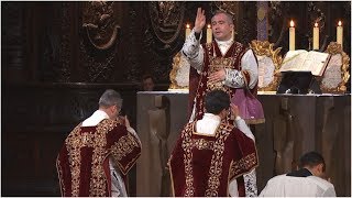 Messe traditionnelle à NotreDame de Paris  vendredi 7 juillet 2017 [upl. by Aleil763]