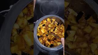 Ringan Bataka nu shak  Aubergine Potato curry [upl. by Ury]