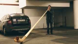 Alphorn im Parkhaus  alphorn in the car park [upl. by Ahens]