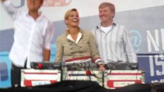 Willem Alexander en Maxima met Armin van Buuren [upl. by Siuol]