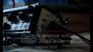 Difference of sparks with and without capacitor on a flyback transformer [upl. by Monsour]