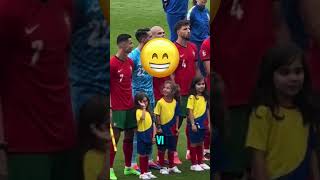 È una SUPER fan di RONALDO😍⚽ [upl. by Vitoria]