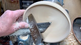 Richard Raffan turns an ash bowl using only scrapers [upl. by Enyr]