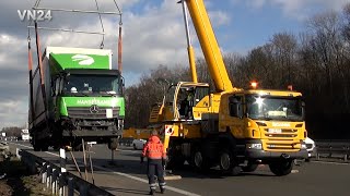 27022023  VN24  Kollmer Bergung Scania Kran LTF 1045 hebt LKW aus Graben [upl. by Dollar]