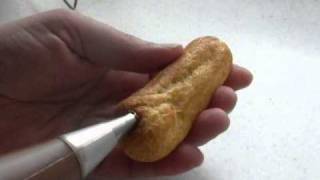 Comment fourrer un éclair au chocolat  How to fill chocolate eclair [upl. by Ursel]