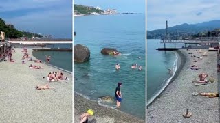 Torna alla vita la spiaggia di Yalta in Crimea i vacanzieri russi [upl. by Staten]