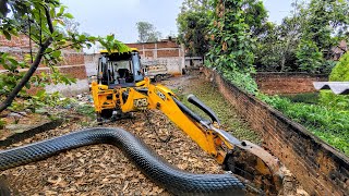 Camera Capture Snake in JCB Working Place  washing JCB machine [upl. by Jariah]