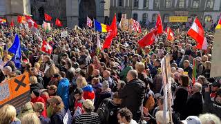 Bern Münsterplatz  vor Demo Start Über 100000 Leute an der Grossdemo in Bern 23102021 [upl. by Ahseym]