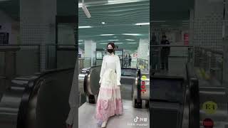 粉色马面裙又仙又飒，真的太适合春天穿了 汉服 马面裙 hanfu 汉服 马面裙 horse hanfudress [upl. by Onilecram]