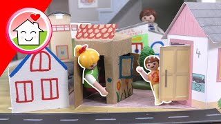 Playmobil Familie Hauser  Eine Stadt im Wohnzimmer  Geschichte mit Anna und Lena [upl. by Eelaras771]