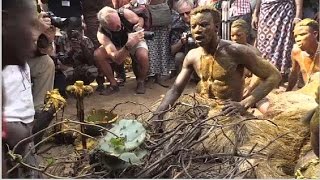 Les descendants desclaves en pèlerinage vaudou au Bénin [upl. by Virgilio]