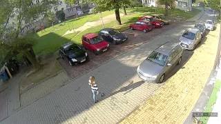 Wyjazd z parkingu blondynki Priceless parking Amazing parking of car by a blonde girl [upl. by Nissensohn401]