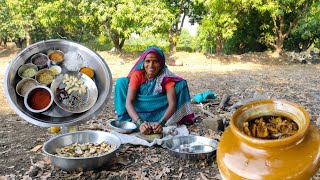 बाणाईने धनगरवाड्यावर बनवले पारंपारीक पद्धतीने वर्षभर टिकणारे कैरीचे लोणचे  kairiche lonche recipe [upl. by Atiuqehc]