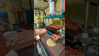 Automatic Roti machine Kolhapur new Business बघा कशी बनते मशीन वर चपाती कोल्हापूर khakikha [upl. by Colinson]