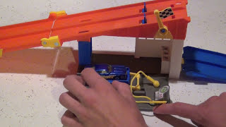 Hot Wheels Rooftop Race Garage Playset  Unboxing and Review [upl. by Anitel]