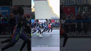 New York City Marathon 2024  Men’s 1st Place Leaders at Mile 175 Upper East Side NYC [upl. by Shushan]