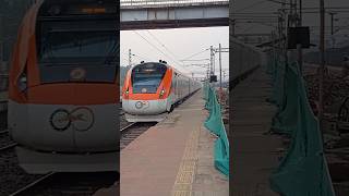 RourkelaHowrah Vande Bharat Express skip at 100KMPH [upl. by Dari]