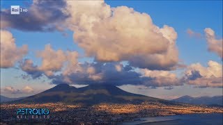 La lunga storia del Vesuvio  Petrolio 28072017 [upl. by Bresee]