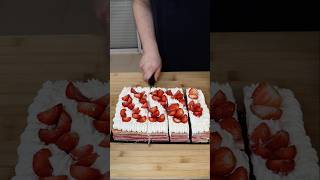 Gâteau aux Fraises 🍓 shorts [upl. by Odnesor]