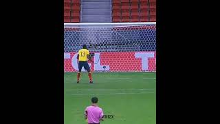 Emiliano Martinez Skills funny moments😯🤣 [upl. by Issim58]