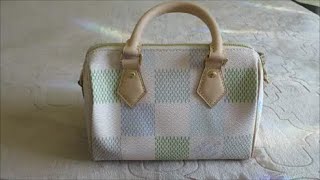 Louis Vuitton DAMIERLICIOUS Speedy 20 Damier Azur  Up Close View  What fits [upl. by Anibla645]