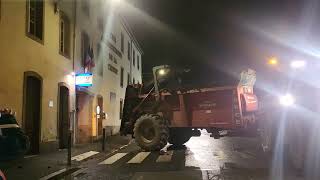 LES AGRICULTEURS ONT PRIS POUR CIBLE LA POLICE MUNICIPALE 🇫🇷😂😡 police agriculteur france [upl. by Vrablik]