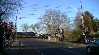 Spoorwegovergang Boxtel  Dutch railroad crossing [upl. by Paluas]