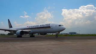 Boeing B777300 in Kathmandu Airport  Landing [upl. by Shriver74]