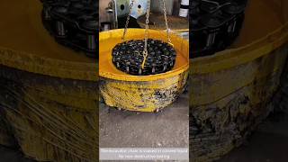 The excavator chain is soaked in colored liquid for nondestructive testing [upl. by Adela614]