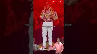 Fanatico golpea a Anuel AA en su concierto [upl. by Nylirahs]