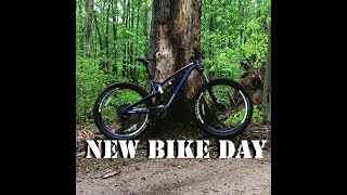 New Bike Day Diamondback Catch 2 Unboxing and assembly [upl. by Anigue146]